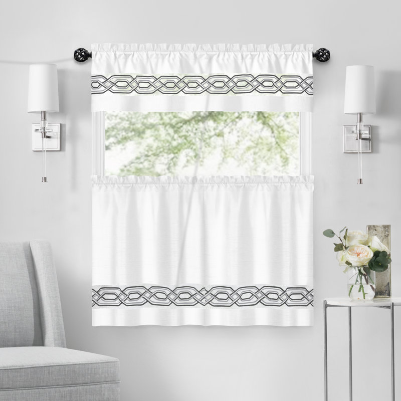 Buono Black Metal Adjustable Curtain Rod with Finial