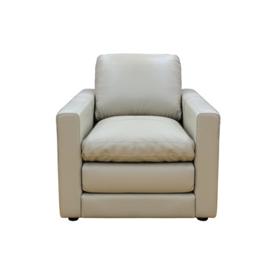 Fauteuil assorti en cuir taupe, accoudoirs carrés, cadre en contreplaqué, sièges confortables, fauteuil L 34 po x l 35 po pour l'espace principal, bois franc véritable sur les pièces principales, sièges