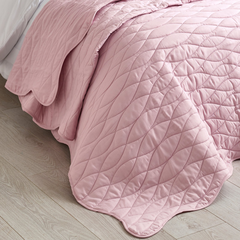 Scallop Waves Quilted Bedspread, Pink