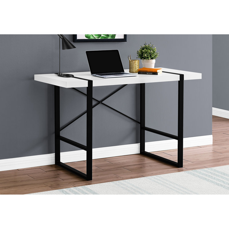 Table d'ordinateur contemporaine de 124 cm (49 po) de long - Plateau stratifié blanc avec pattes en métal noir. Bureau moderne de style industriel pour la maison ou le bureau. Dimensions : 124 cm (49 po) de long, plateau, pieds, espace de travail.