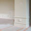 Rail de chaise en polyuréthane haute densité apprêté blanc H 2 po x l 78 po x P 1 po