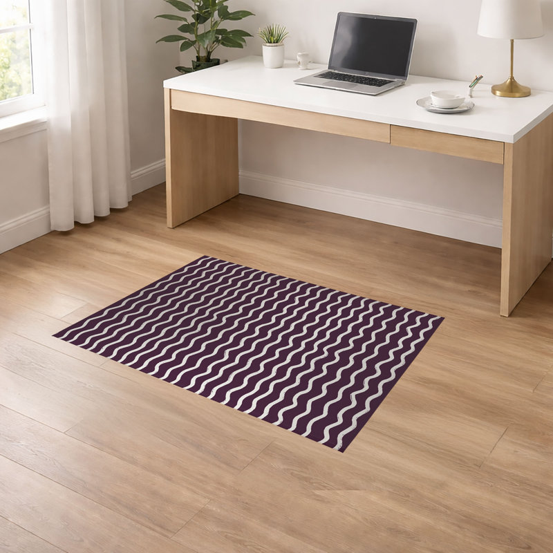 Tapis de bureau léger Wiggle Row, 60" W x 36" D, Eggplant