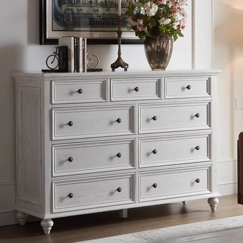 Commode à neuf tiroirs
