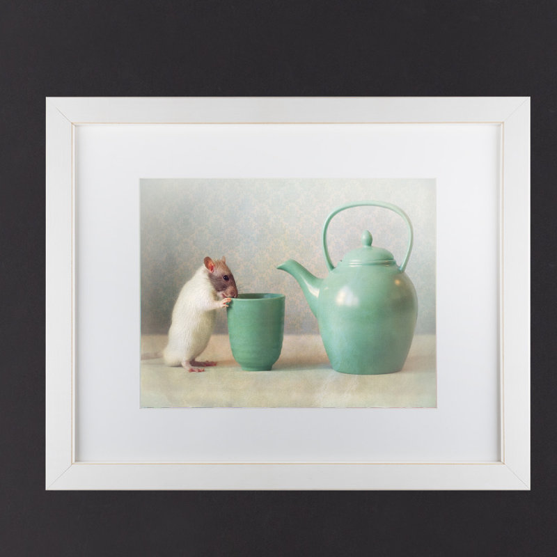 « the théière », reproduction de photo, H 16 po x l 20 po x P 0,5 po, Cadre blanc, Blanc