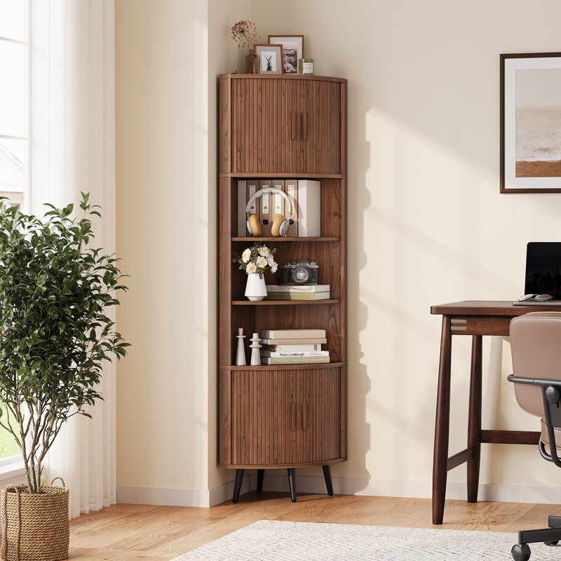 Meuble de coin de 71 pouces de haut avec 2 portes cannelées et étagères, Walnut