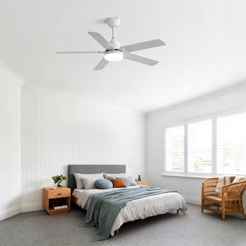 Ventilateur de plafond moderne à 5 pales avec lumière DEL et télécommande Derick, Blanc, 42"
