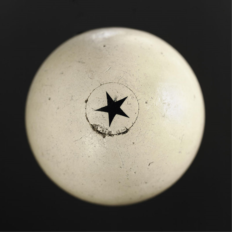 Billiard II par Chris Dunker - photographie, Extérieur, H 24 po x l 24 po