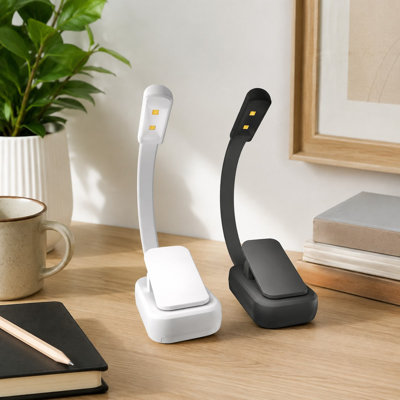 Lampe de lecture à DEL portative ultra-légère à pince, fonctionnant avec des piles AAA, offrant 3 couleurs, une intensité lumineuse réglable en continu et une longue autonomie pour lire au lit.