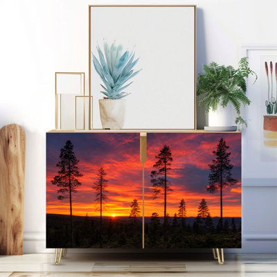 Buffet étroit de 35,4 po de largeur - armoire de rangement d'appoint à 2 portes avec impression de crépuscule paysage forestier en forme de pin coucher de soleil et pieds en métal Fiery