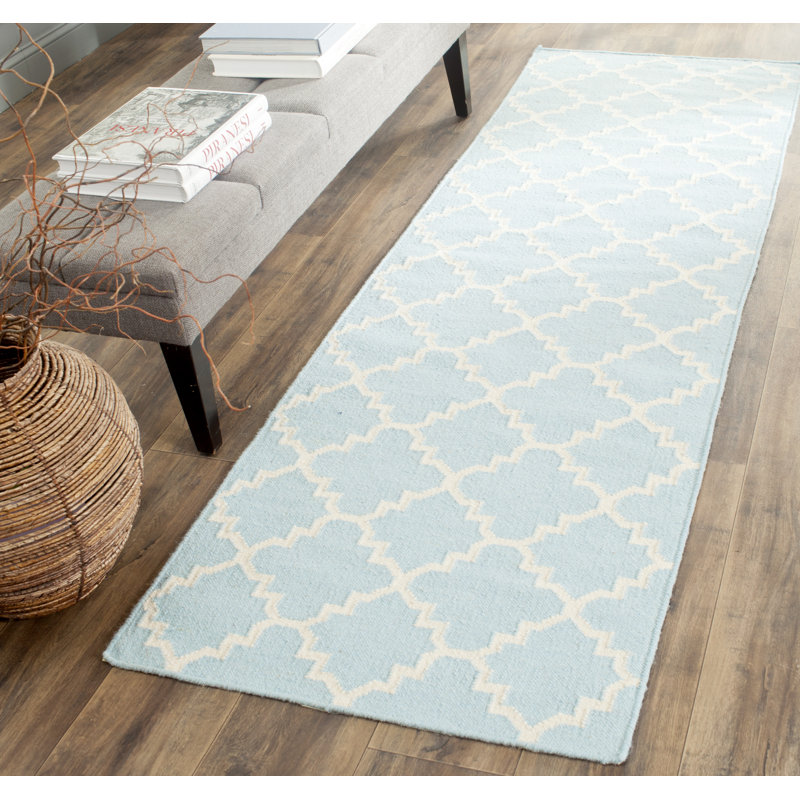 Tapis géométrique en laine / coton tissé à la main et à plat Mccall - bleu clair / ivoire, Tapis de couloir 2 pi 6 po x 10 pi