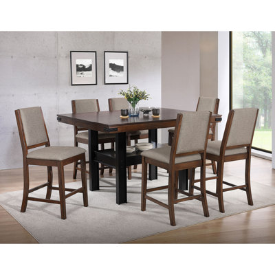 Ensemble de salle à manger avec table haute en caoutchouc et chaises rembourrées, fini chêne manguier gris. Étagère ouverte pour exposer les chaises et les rangements pratiques.