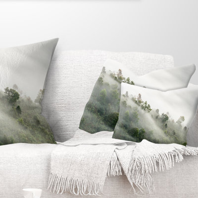 Coussin Mystical Foggy Mountain Slope
