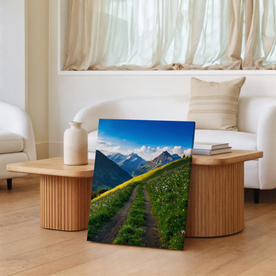 Reproduction d'art sur toile, "Un paysage à couper le souffle" avec un chemin de terre sinueux menant à travers un mur luxuriant de prairies verdoyantes