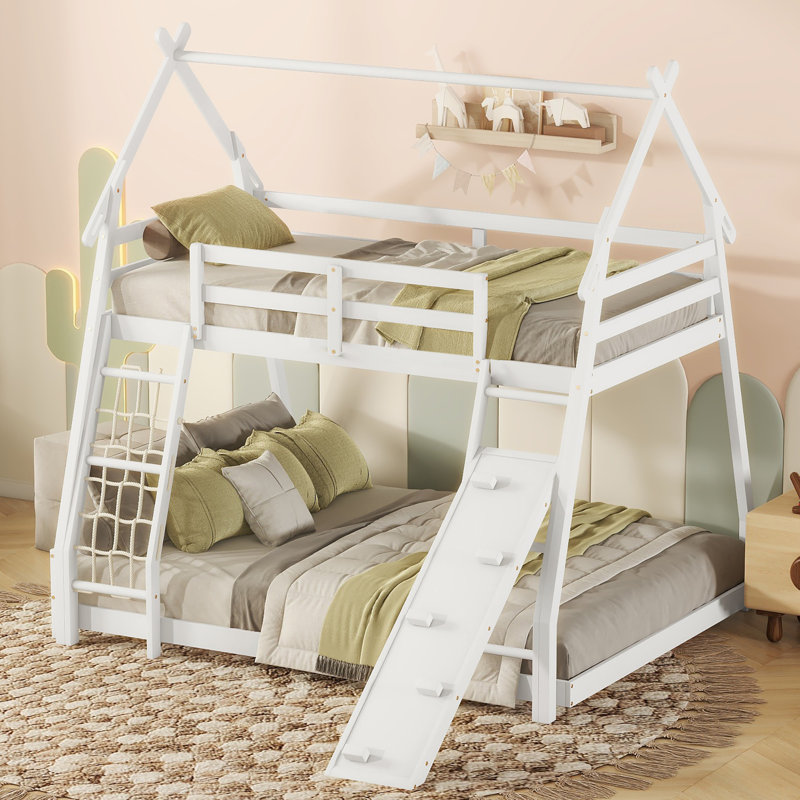 Lit simple superposé au-dessus d'un grand lit, Blanc