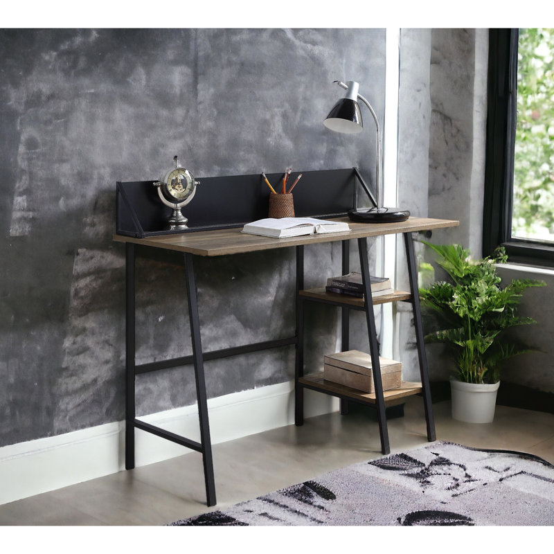 Bureau rectangulaire en chêne rustique et noir avec tablettes fonctionnelles Durabilité et travail spacieux