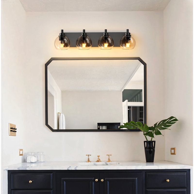 Luminaire de salle de bain industriel 4 lumières avec abat-jour en verre transparent noir mat, 6.3" H x 26.4" W x 7.9" D