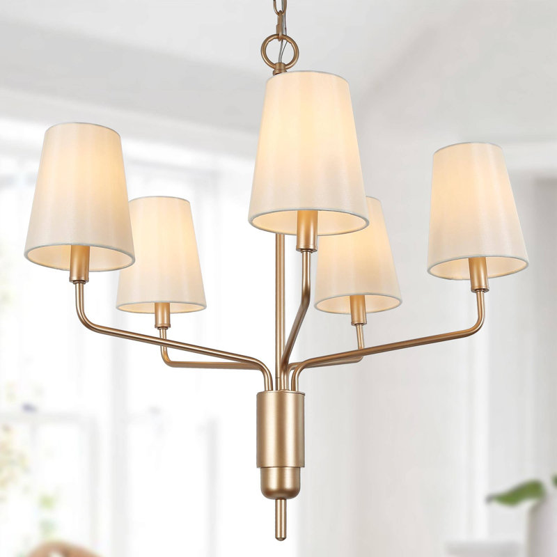 Suspension à 5 lumières dorées en forme de roue avec abat-jour blanc en tissu pour îlot de cuisine, compatible avec tous les plafonds.