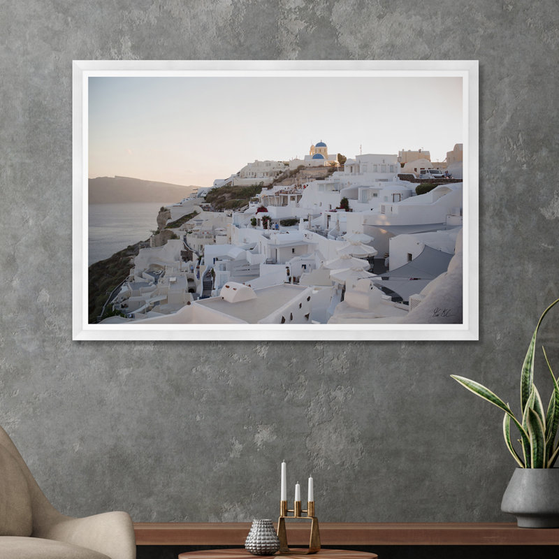 Oia Sunset Coastline IV, Cadre blanc, H 35,5 po x l 54,75 po x P 1,5 po