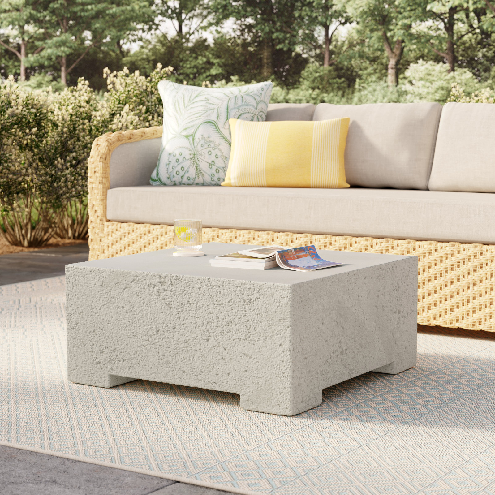 Yvonne 30'' Concrete Outdoor Coffee Table