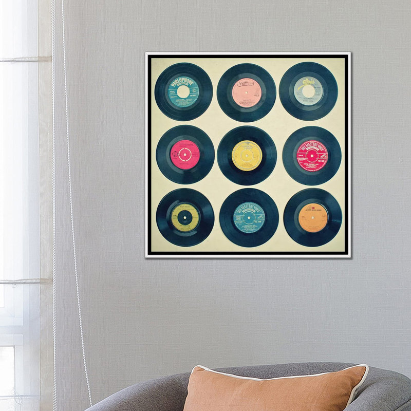 Collection de vinyle par Cassia Beck - impression, Toile blanche encadrée, H 26 po x l 26 po x P 1,5 po, Pas de tapis