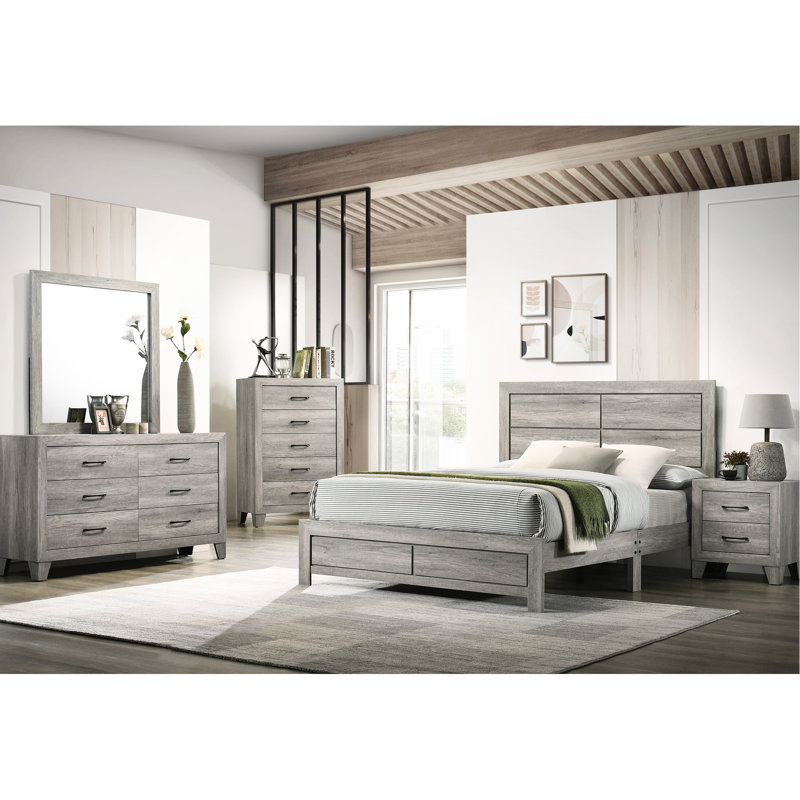 Un très grand lit gris avec une tête de lit à quatre panneaux et une double tête de lit double, construction tout compris, P 84,65 po x l 79,1 po, H 50,16 po, poids de 118,53 lb