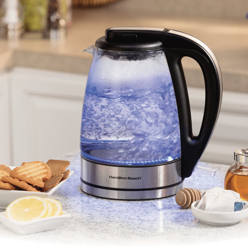 Bouilloire électrique en verre de 1,7 litre Hamilton Beach pour le thé et l'eau, sans fil, indicateur DEL, arrêt automatique et protection contre l'ébullition, métal brossé (40865), transparent