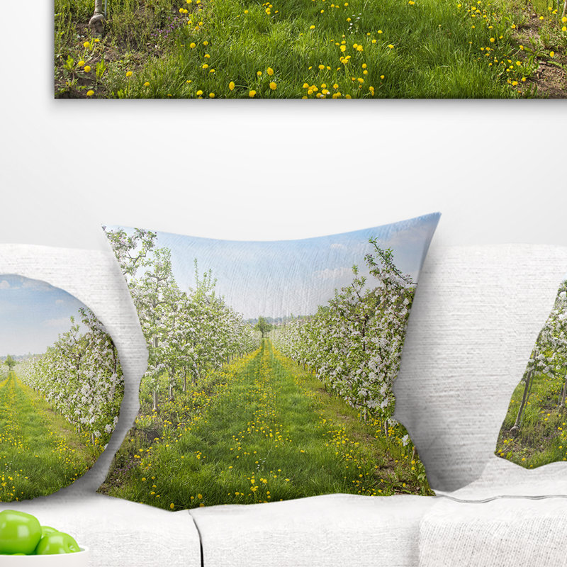 Photographie Bloomy Peach Forest - coussin à imprimé floral, 18 po x 18 po, Coussin décoratif
