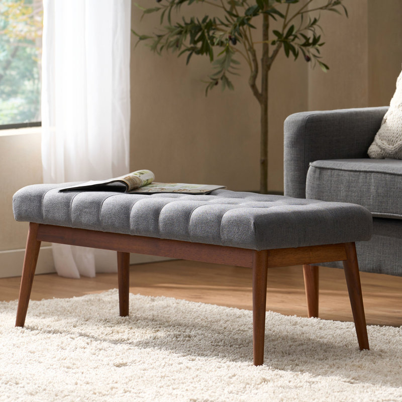 Style Mid-Century en gris - tissu doux, pieds en bois d'hévéa, finition noyer pour le salon, ajoutant une touche classique à