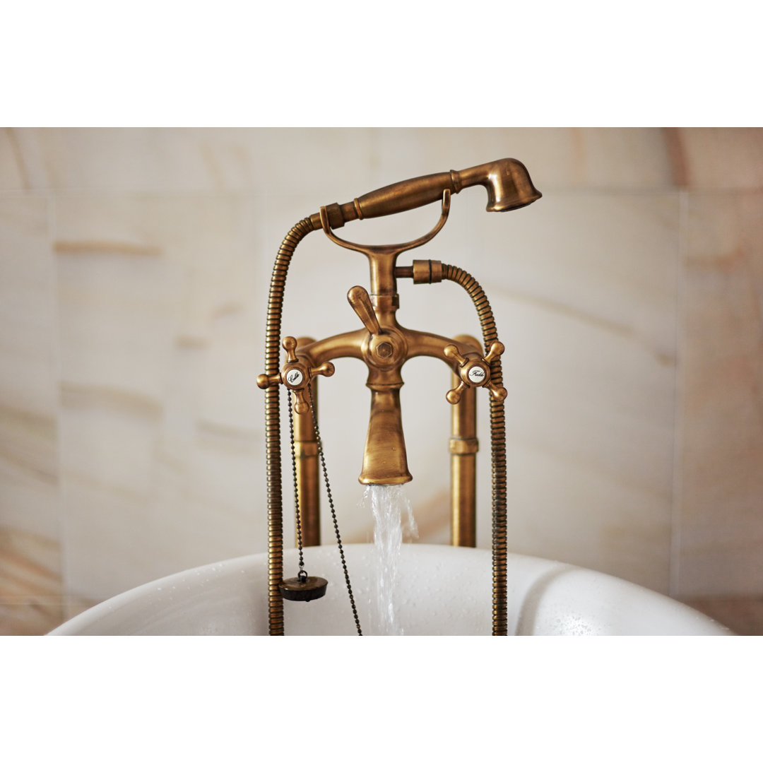 Bronze Faucet Tap - No Frame Kunstdrucke auf Leinwand