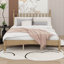 Lit plateforme grand avec tête de lit en bois de style rétro