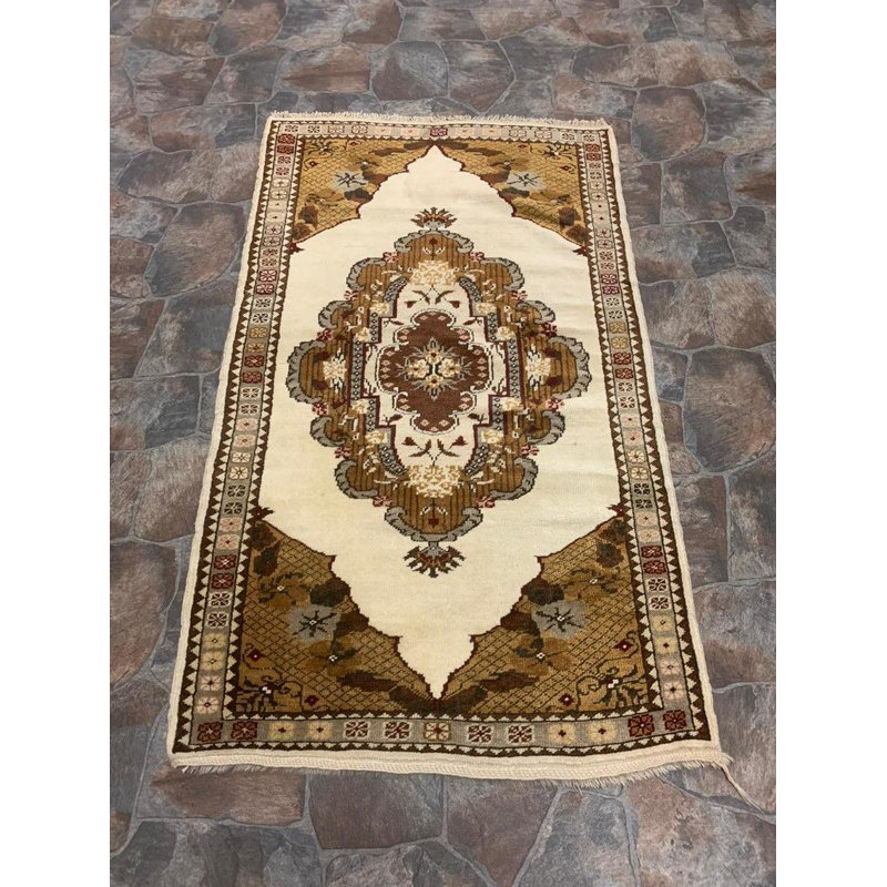 Tapis anatolien vieilli noué à la main 3 pi 1 po x 5 pi 2 po One-of-a-Kind