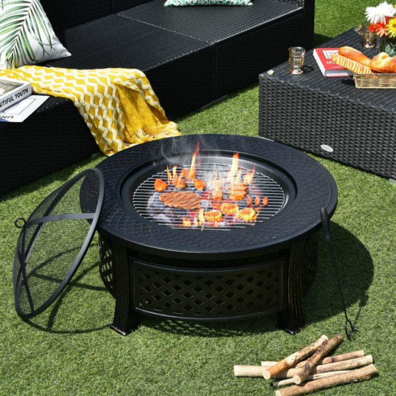 Foyer d'extérieur avec barbecue et finition résistante aux hautes températures
