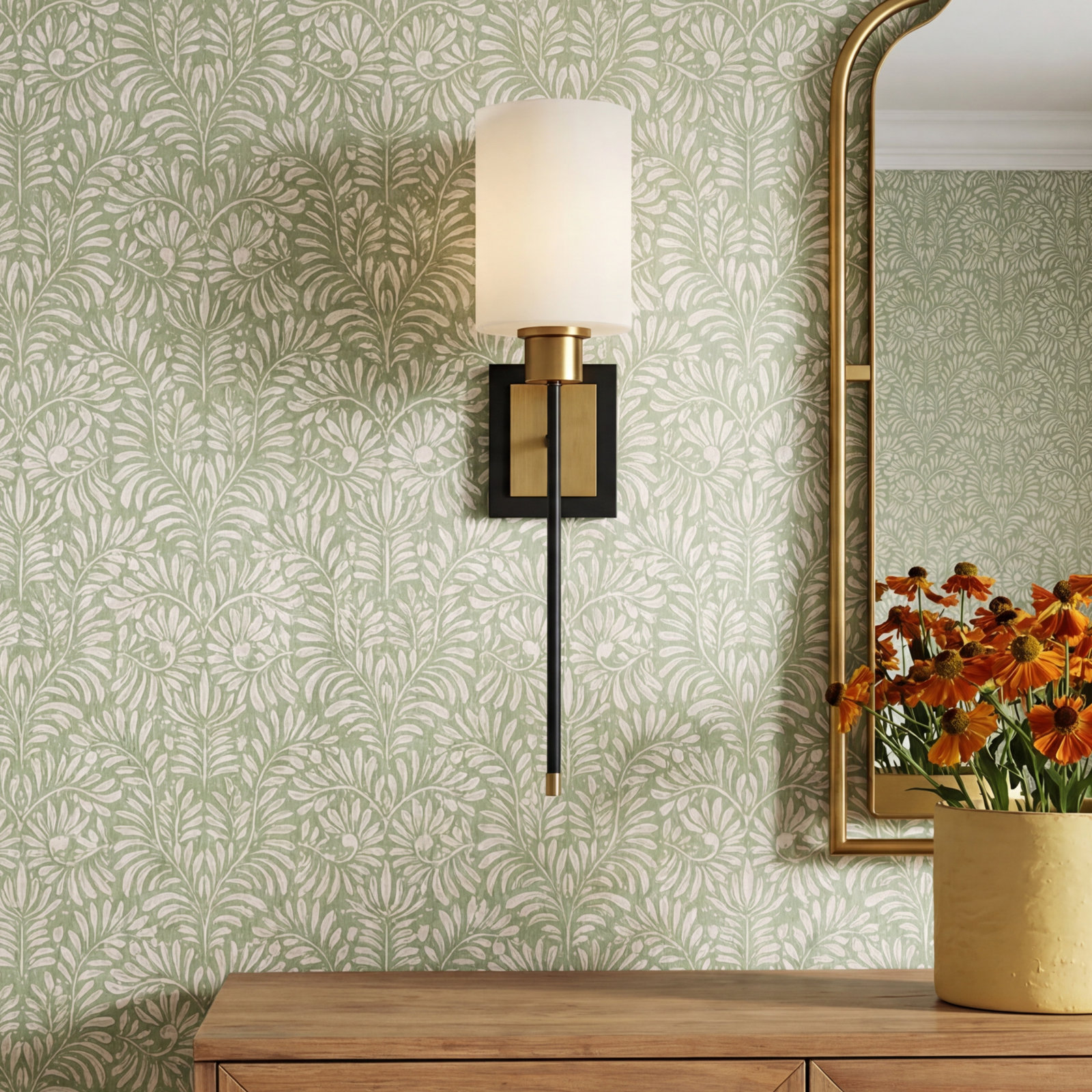 Single Light Sconce, Black/Brass