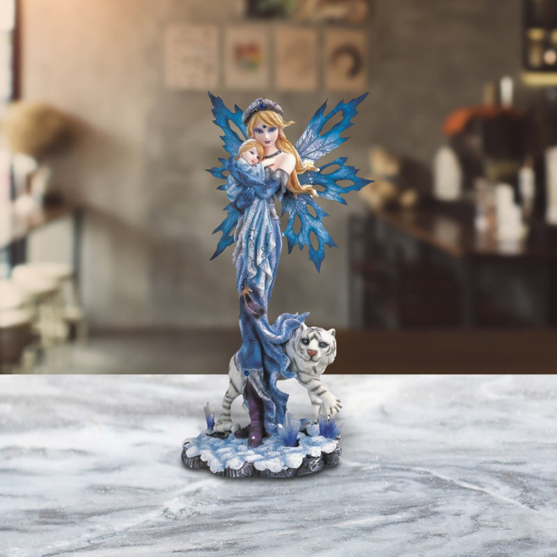 Fée des neiges avec bébé et tigre blanc