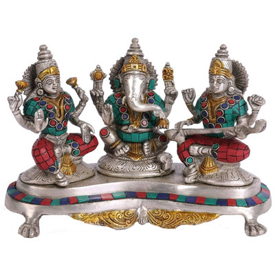 Lord Ganesha avec la déesse Lakshmi et Saraswati