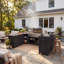 Ensemble de cuisine extérieure en cèdre noir en forme de U, 6 pièces, avec évier, espace barbecue, double rangement d'angle et bar.-136140724