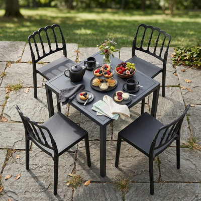 Chaise de salle à manger empilable pour patio, sans assemblage, en plastique résistant aux intempéries, style Napoléon, idéale pour l'intérieur, l'extérieur, les mariages, les fêtes, les balcons, les bistros et les jardins.