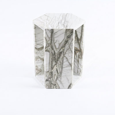 Table d'appoint hexagonale en marbre véritable véritable blanc - table de bout en pierre géométrique moderne de 15,7 po avec veines naturelles - table de chevet à piédestal lustrée polie pour le salon, la chambre à coucher et les petits espaces