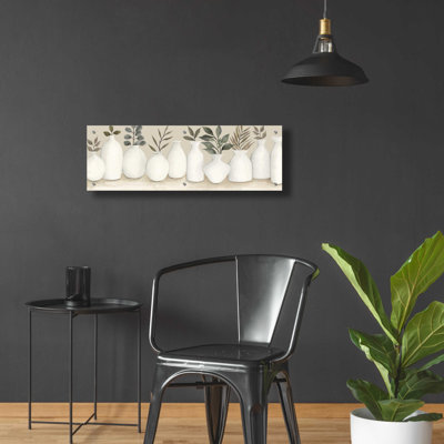 «Ivory Vases in a Row» par Cindy Jacobs, art mural en verre acrylique