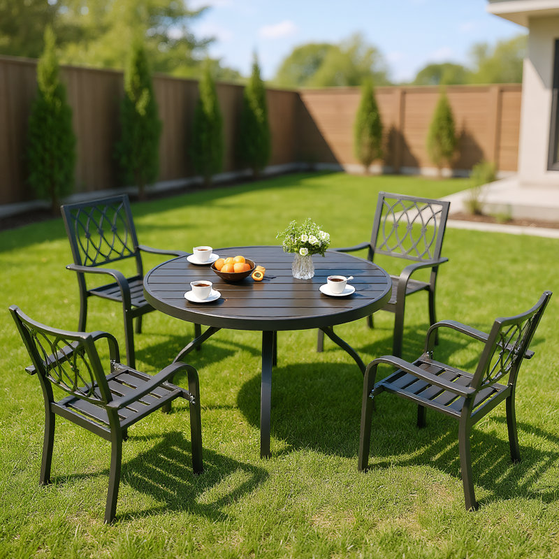 Ensemble de table d'extérieur à l'épreuve de la rouille 47 po 47 po avec trou pour parasol et 4 chaises empilables, Noir