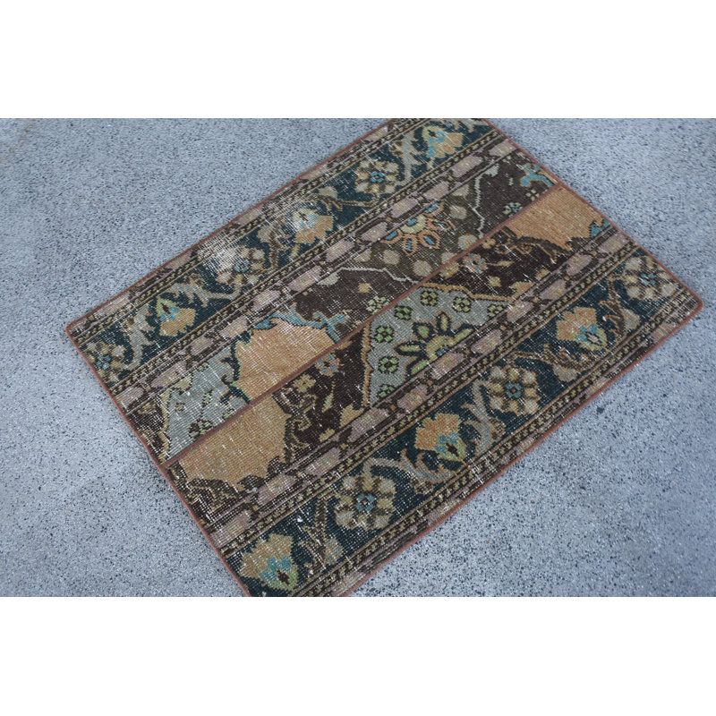 Tapis brun classique en patchwork de laine 26 po x 33,9 po