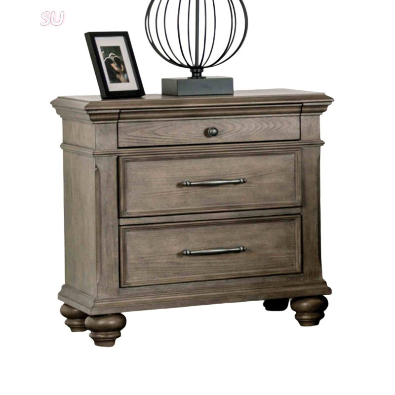 Table de chevet vieillie avec boutons ronds, glissières à roulement à billes et pieds en oignon pour les chambres à coucher transitionnelles