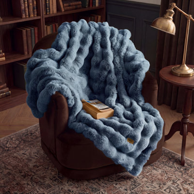 Bedsure Fluffy Faux Fur Queen Blanket – Soft Bubble Blanket for Sofa & Dorm Room – Captain‘s Blue – Gift for Teen