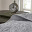 Couvre-lit réversible gris grand lit - Incroyable motif surpiqué surdimensionné pour une fixation idéale