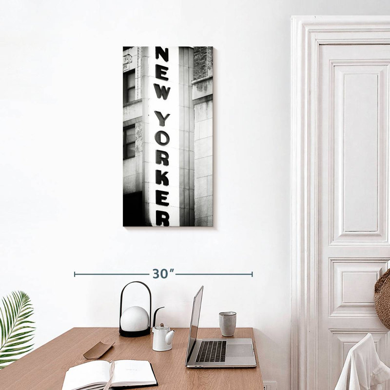 Hôtel New Yorker, H 30 po x l 15 po