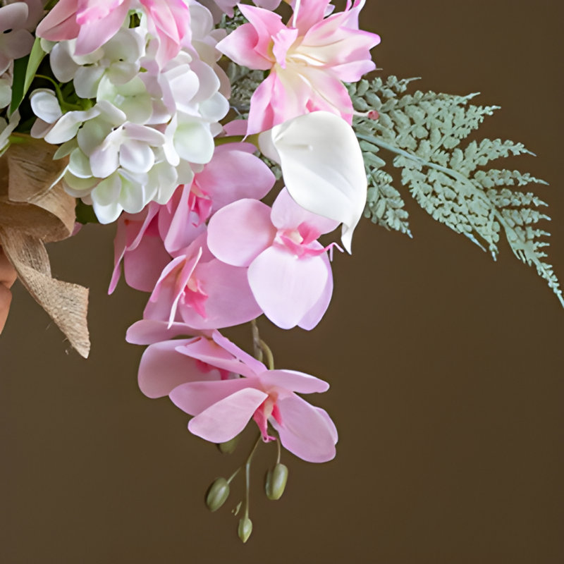 Ornements de fleurs simulées