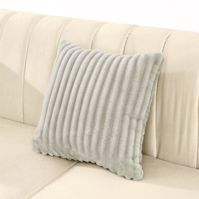 Canapé de luxe 89 places en velours 89 po avec garnitures en acier inoxydable et texture brodée, canapé de style victorien de style Mid-Century capitonné pour le salon avec 2 coussins en fourrure et 2 bandes