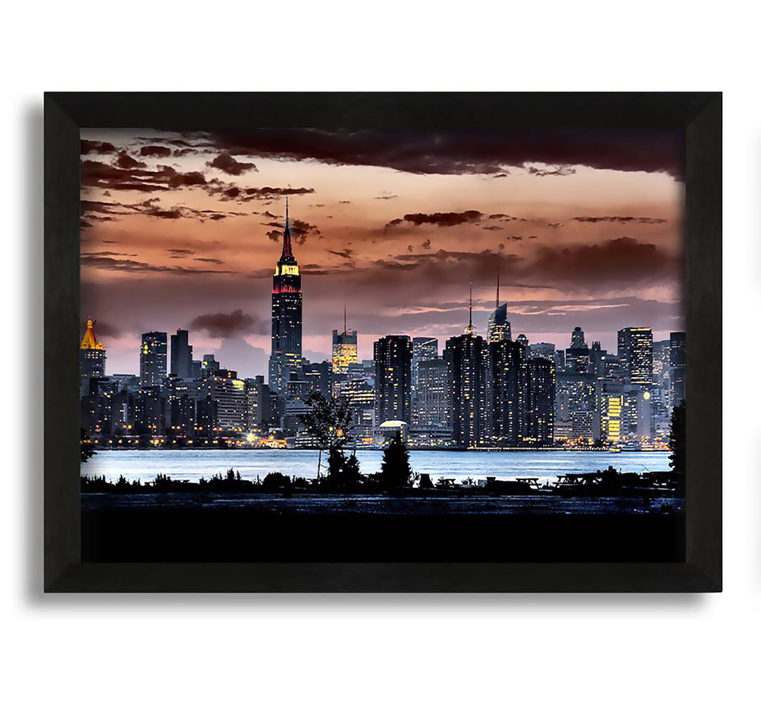 Gerahmtes Poster New York City Waters unter den Wolken in Canvas