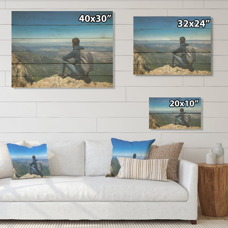 Jeune homme, randonnée, montagne, panneau de bois d'art mural sur bois de pin naturel, H 30 po x l 40 po
