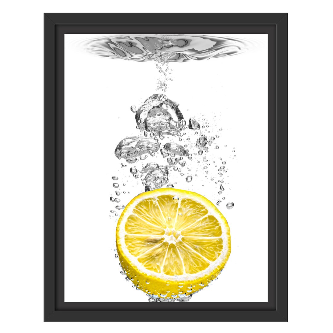 Gerahmtes Poster Lemon fallen into Water